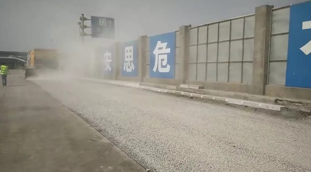 公海彩船6600同步车助力西安机场、北京城郊路面建设